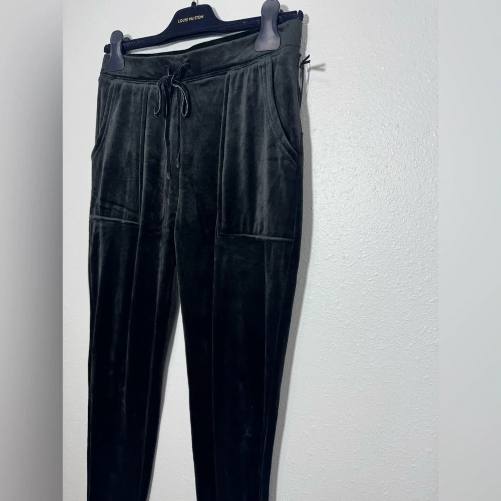 House of Harlow Velour 1960 Nicole Joggers in Black - drawstring - cuffed - NWT